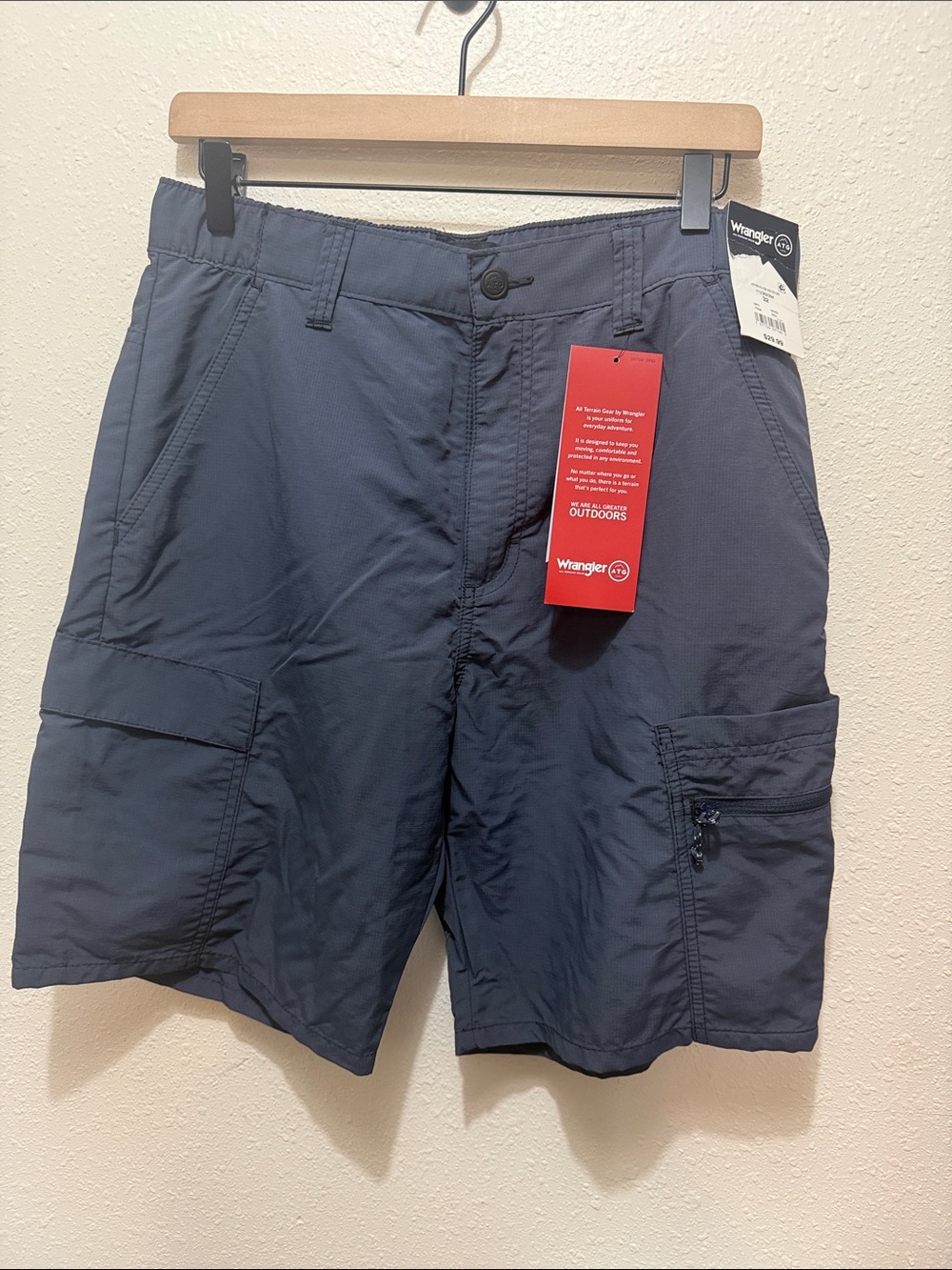 Wrangler Men's Dark Blue Shorts, Size 32